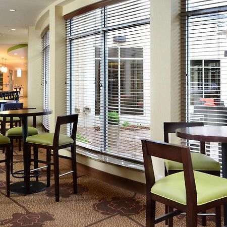 Hilton Garden Inn Greensboro Airport Ngoại thất bức ảnh